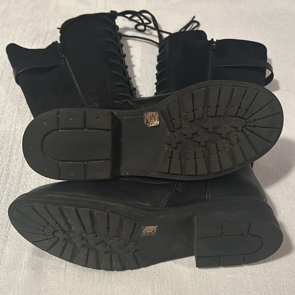 Central Point Tall Black Boot Heeled w Buckle & Cute design Size 10 Combat Style - Picture 10 of 15